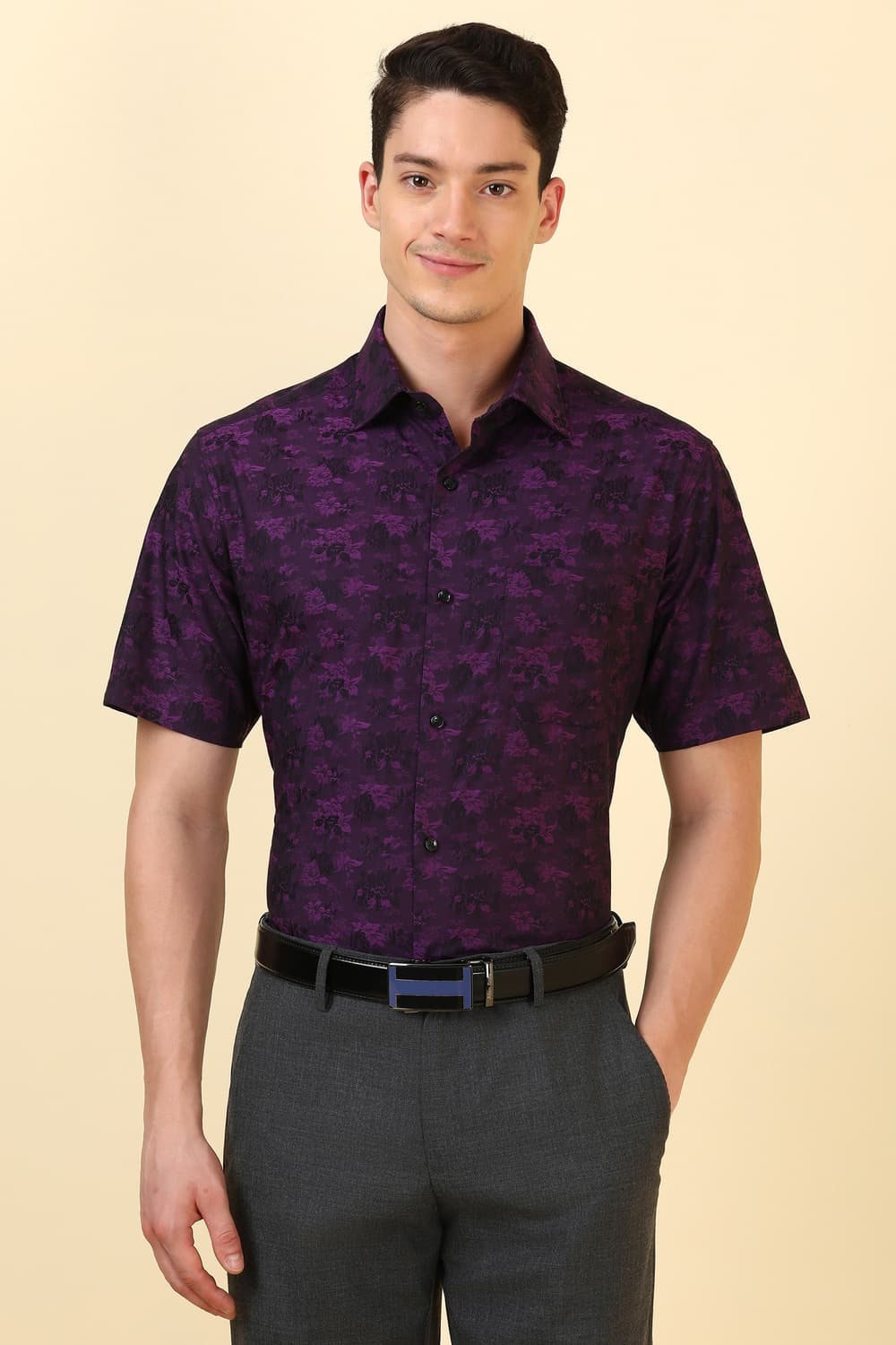 Men Purple Print Half Sleeves Wrinkle Resistant Formal shirt