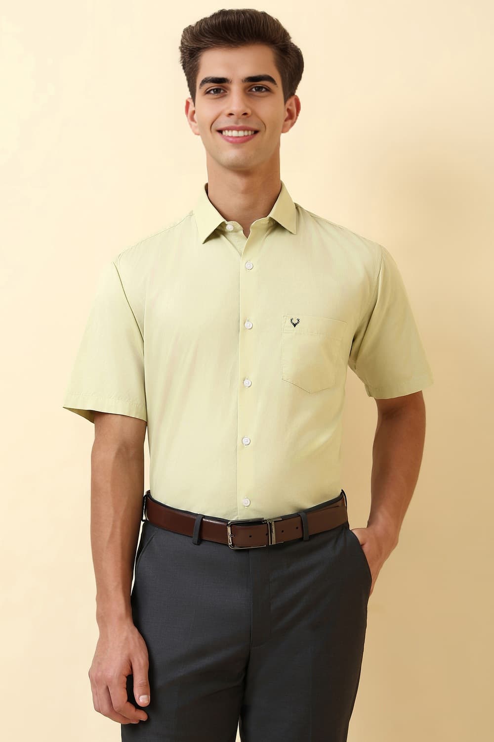 Men Green Solid Half Sleeves Formal Shirt