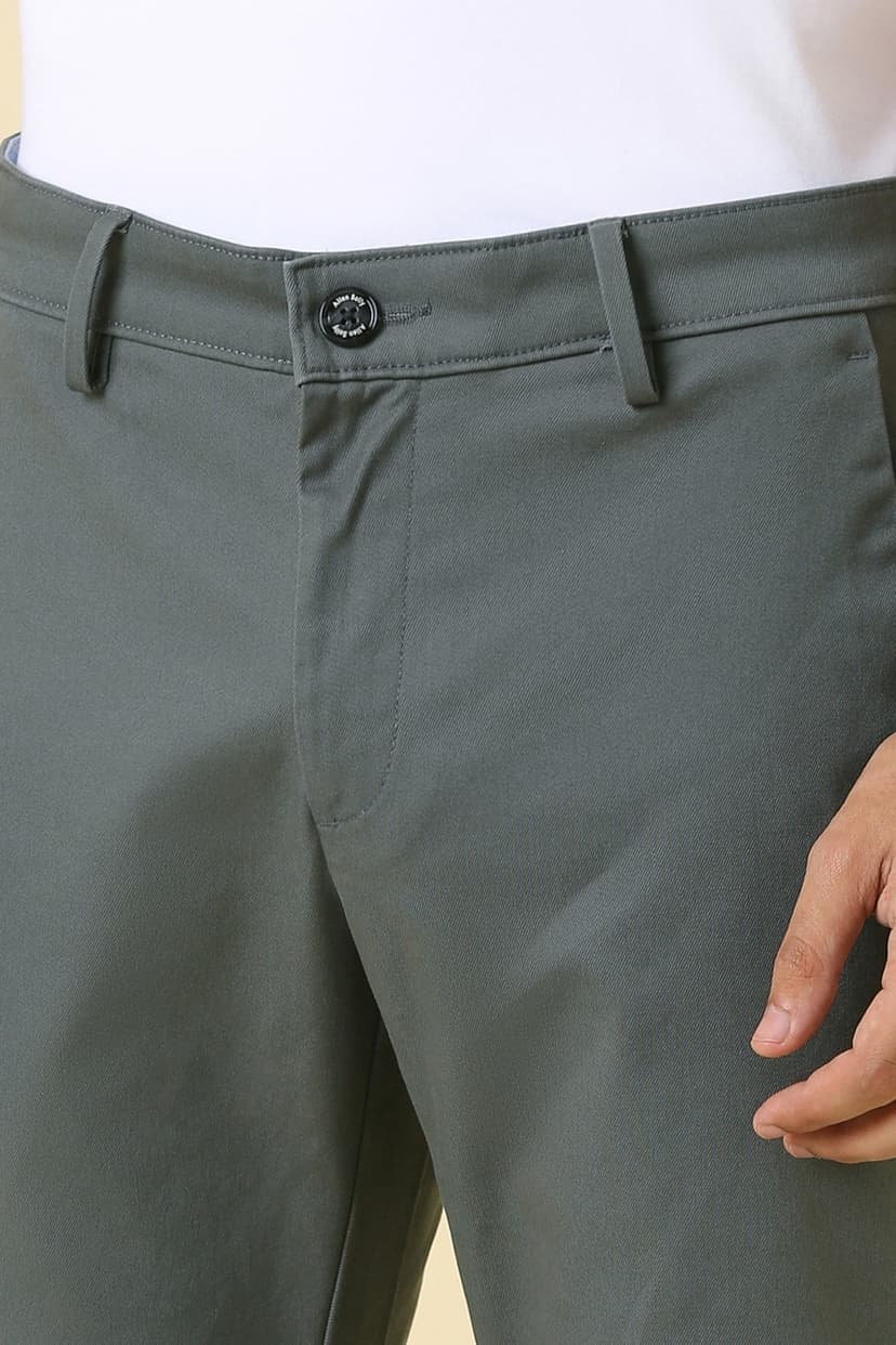 Men Grey Textured Casual Trousers