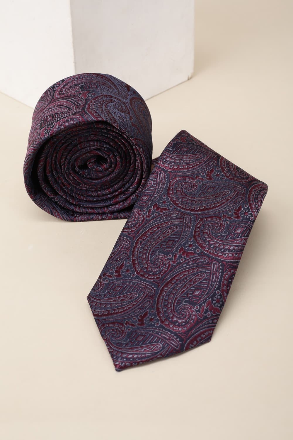 Men Purple Embroidered Tie | Louisphilippe