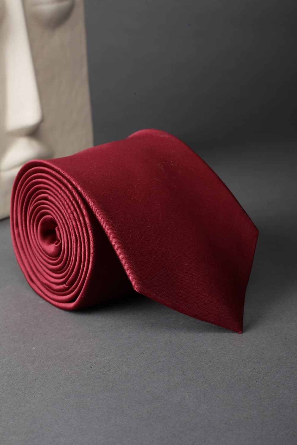 Men Maroon Solid Tie | Louisphilippe