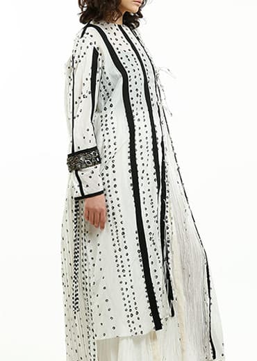 Bandhani print embroidered kurta &amp; white pleated skirt | Saaksha &amp; Kinni
