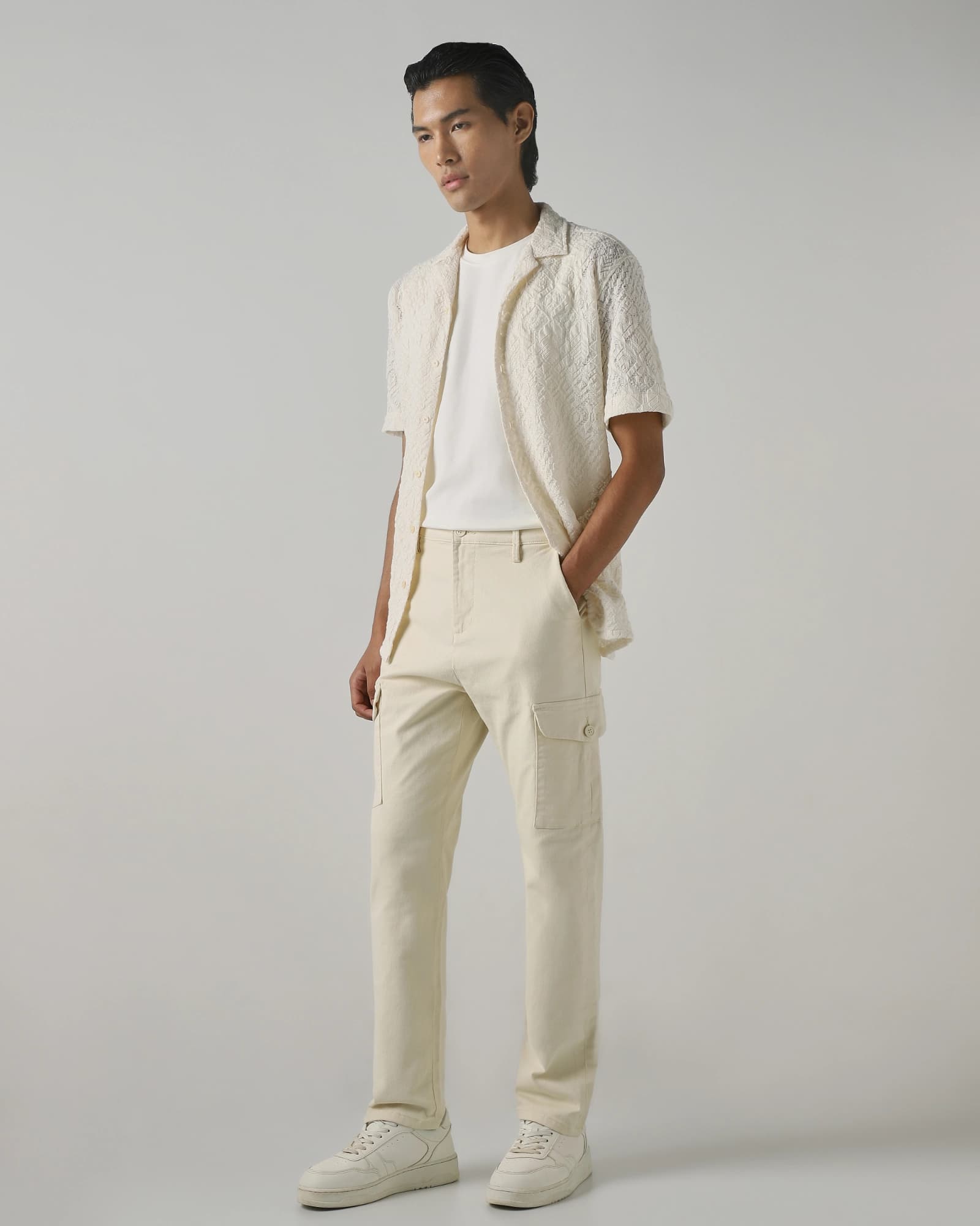 Off White Relaxed Tapered Fit Cotton Cargos | Mufti Jeans