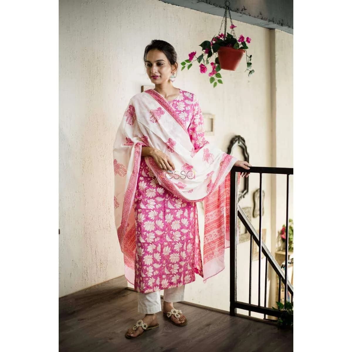 Buy Excellent KUOJ08 Pink White Lotus-jaal Kurta With Dupatta Online | Kusvaa | Kusvaa Buy Excellent KUOJ08 Pink White Lotus-jaal Kurta With Dupatta Online | Kusvaa | Kusvaa