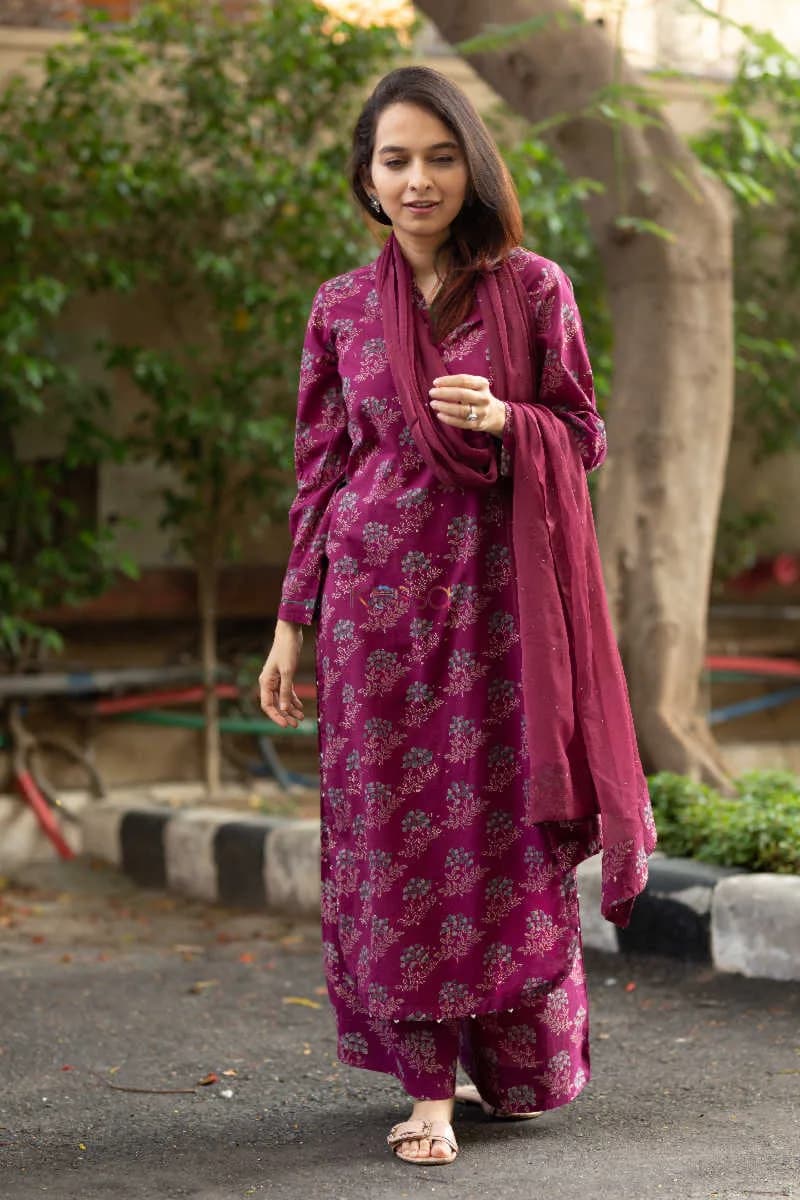Buy Adorable WSR91 Burgundy Block Print Full Set Online | Kusvaa | Kusvaa Buy Adorable WSR91 Burgundy Block Print Full Set Online | Kusvaa | Kusvaa
