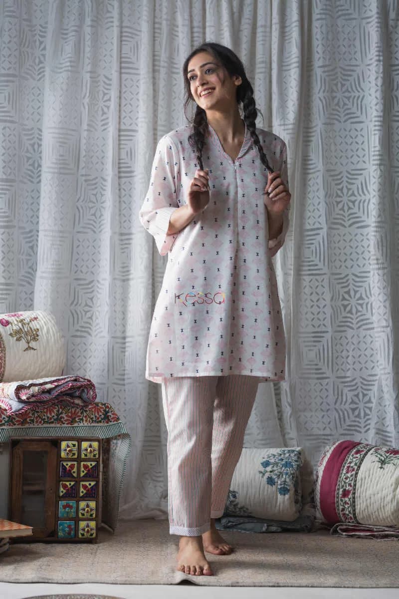 Buy Perfect DE40 Pink And White Maternity Wear Online | Kusvaa | Kusvaa Buy Perfect DE40 Pink And White Maternity Wear Online | Kusvaa | Kusvaa