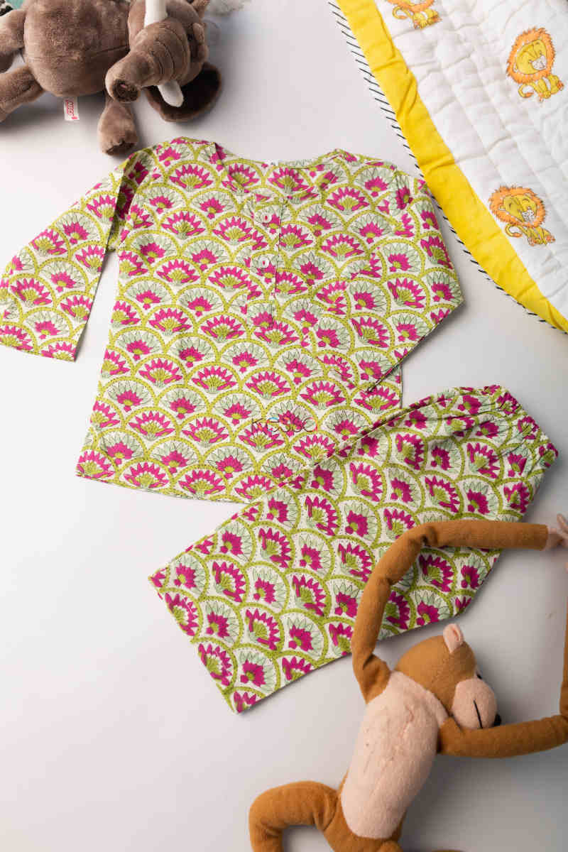 Buy Captivating WSRK01 Multi-Color New Born Jammies Set Online | Kusvaa | Kusvaa Buy Captivating WSRK01 Multi-Color New Born Jammies Set Online | Kusvaa | Kusvaa