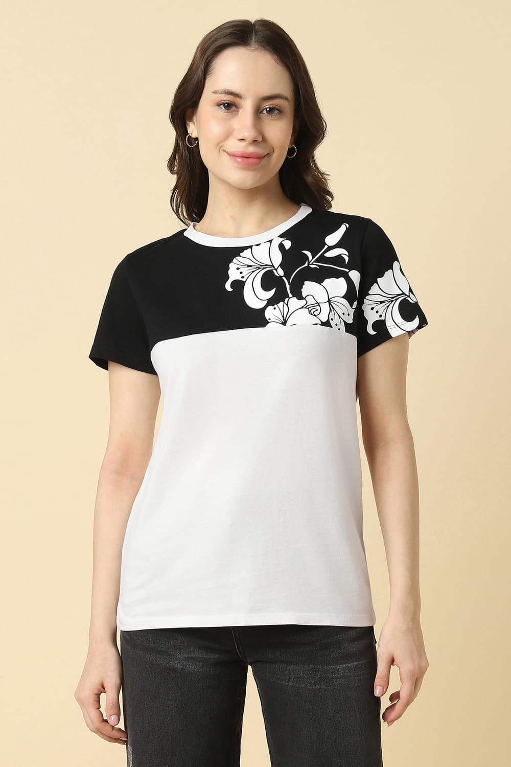 Women White Print Casual T-shirt Women White Print Casual T-shirt