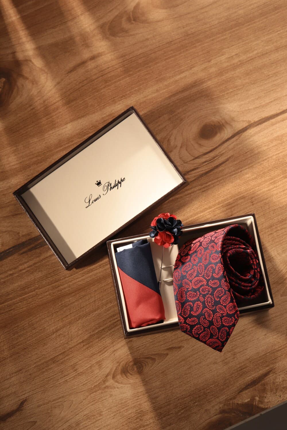 Men Red Print Tie Pocket Square And Lapel Pin | Louisphilippe Men Red Print Tie Pocket Square And Lapel Pin | Louisphilippe