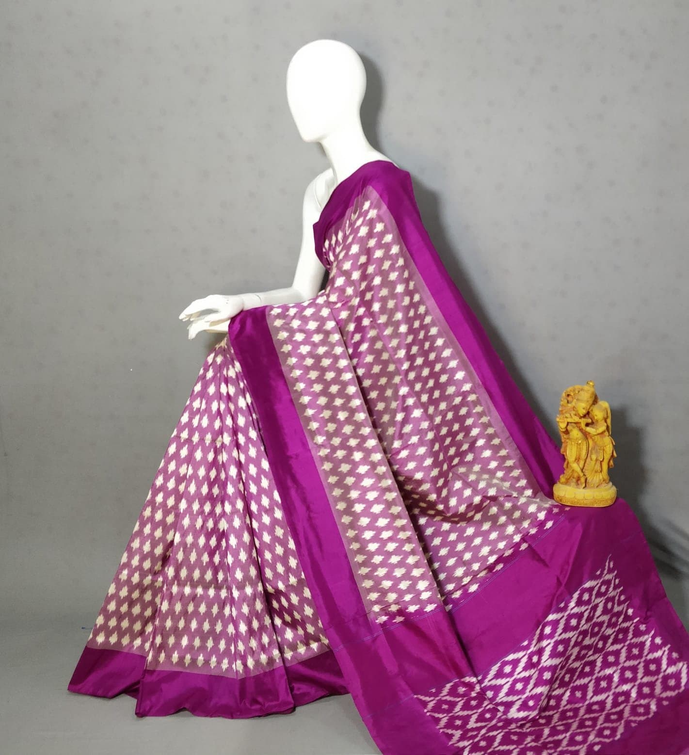 Pochampalli Ikat Silk Saree With Pink & White Ikat Traditional Motifs - JRS Handlooms | Jrshandlooms Pochampalli Ikat Silk Saree With Pink & White Ikat Traditional Motifs - JRS Handlooms | Jrshandlooms