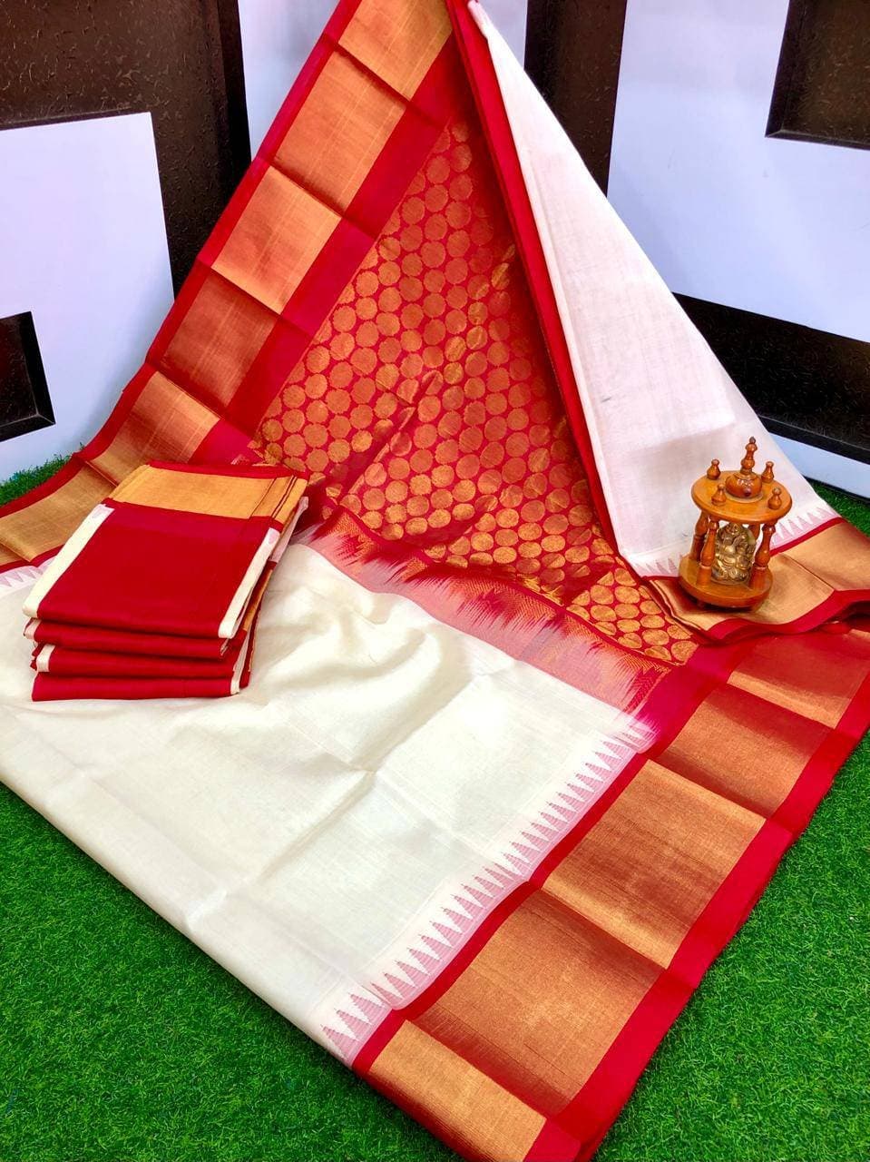 White Kuppadam Silk Saree With Red Tissue Border - JRS Handlooms | Jrshandlooms White Kuppadam Silk Saree With Red Tissue Border - JRS Handlooms | Jrshandlooms