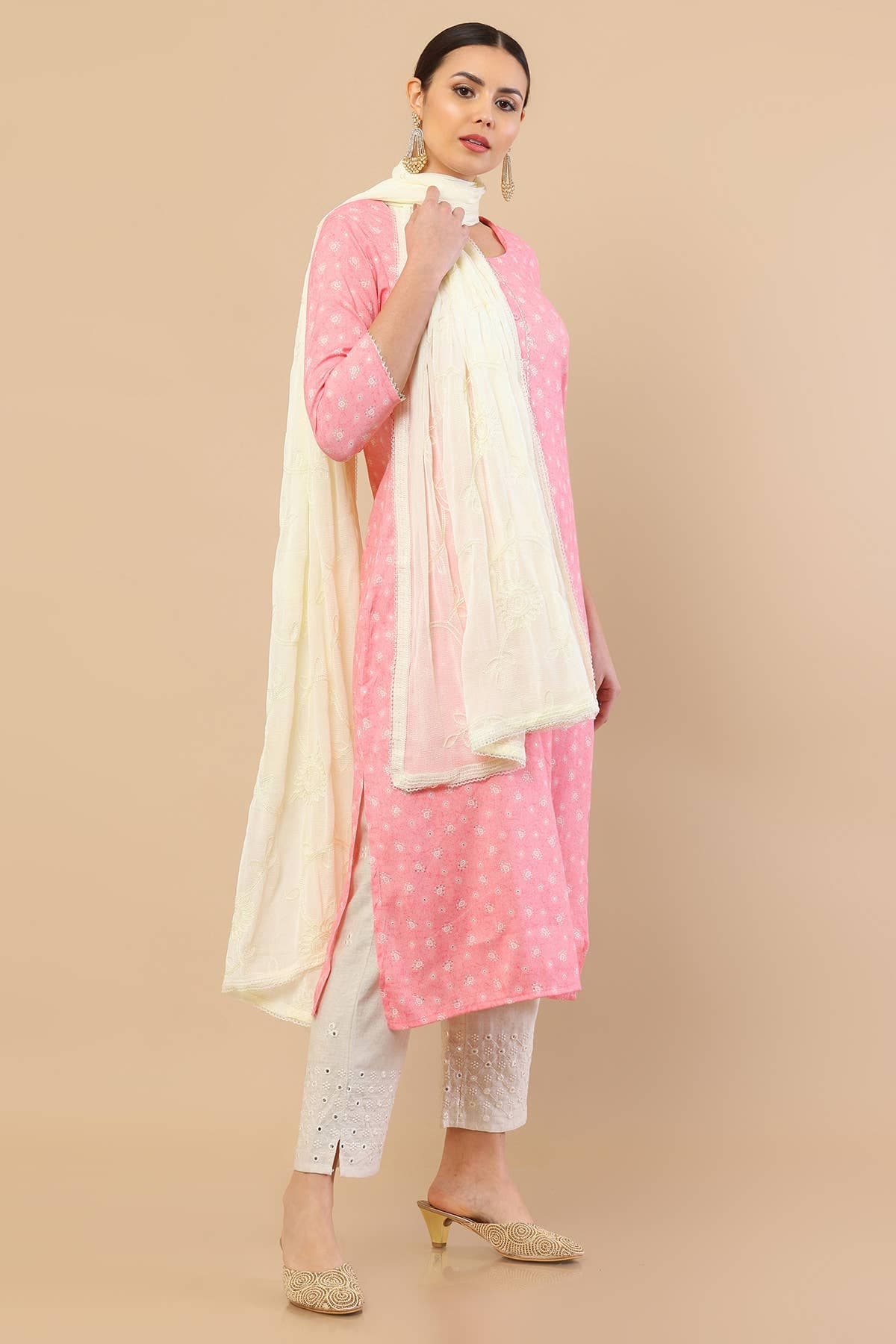 Off White Chiffon Floral Embroidered Dupatta With Lace Border | Soch Off White Chiffon Floral Embroidered Dupatta With Lace Border | Soch