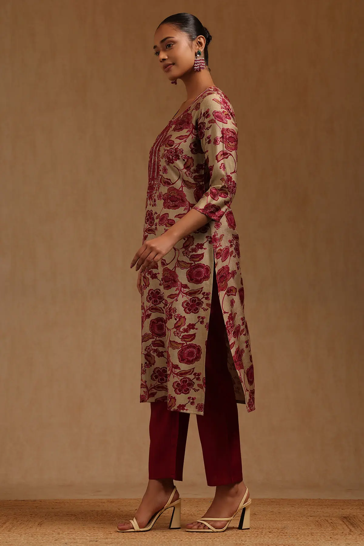 Wine Desert Storm Floral Embroidered Kurta Set With Zari | Soch Wine Desert Storm Floral Embroidered Kurta Set With Zari | Soch